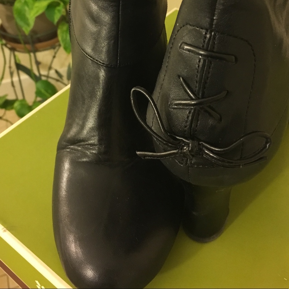 Naturalizer kitten-heeled black booties.
